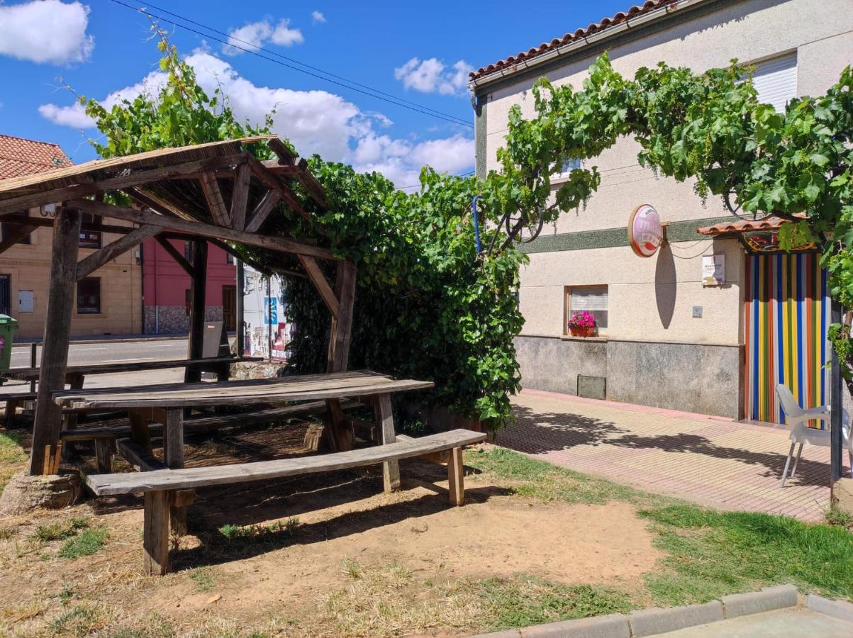 Albergue Santa Ana San Martín del Camino Eksteriør bilde