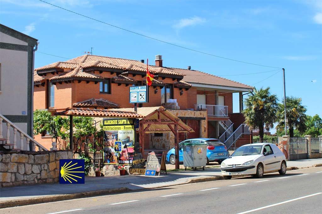 Albergue Santa Ana San Martín del Camino Eksteriør bilde